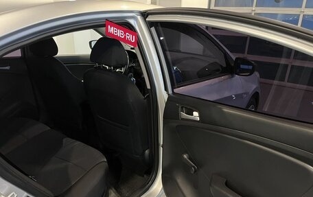 Hyundai Solaris II рестайлинг, 2011 год, 650 000 рублей, 24 фотография