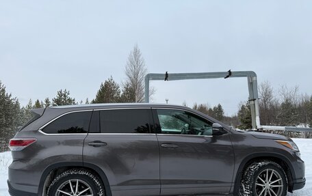 Toyota Highlander III, 2013 год, 2 800 000 рублей, 2 фотография
