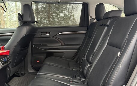 Toyota Highlander III, 2013 год, 2 800 000 рублей, 13 фотография