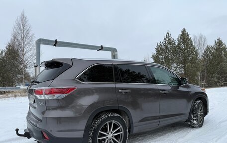 Toyota Highlander III, 2013 год, 2 800 000 рублей, 8 фотография