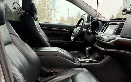 Toyota Highlander III, 2013 год, 2 800 000 рублей, 20 фотография