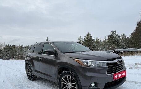 Toyota Highlander III, 2013 год, 2 800 000 рублей, 3 фотография