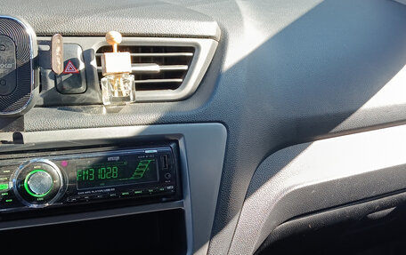 KIA Rio III рестайлинг, 2015 год, 600 000 рублей, 20 фотография