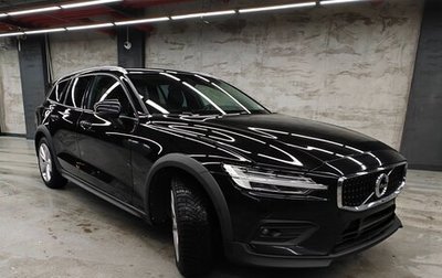 Volvo V60 Cross Country II, 2019 год, 2 850 000 рублей, 1 фотография