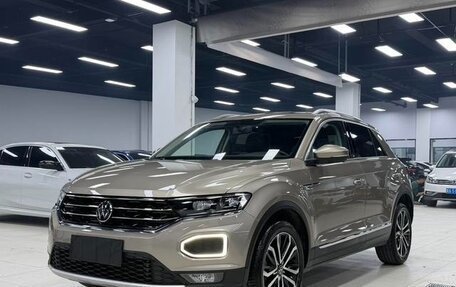 Volkswagen T-Roc I, 2022 год, 2 000 000 рублей, 1 фотография