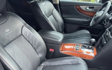 Infiniti QX70, 2013 год, 1 850 000 рублей, 28 фотография