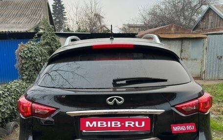 Infiniti QX70, 2013 год, 1 850 000 рублей, 21 фотография