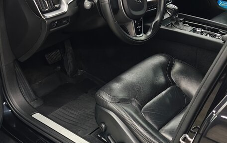 Volvo V60 Cross Country II, 2019 год, 2 850 000 рублей, 3 фотография