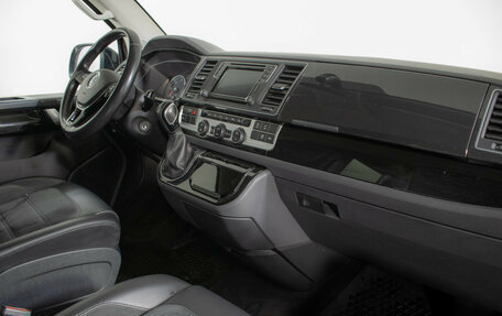 Volkswagen Multivan T6 рестайлинг, 2016 год, 3 590 000 рублей, 9 фотография