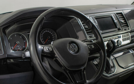 Volkswagen Multivan T6 рестайлинг, 2016 год, 3 590 000 рублей, 14 фотография