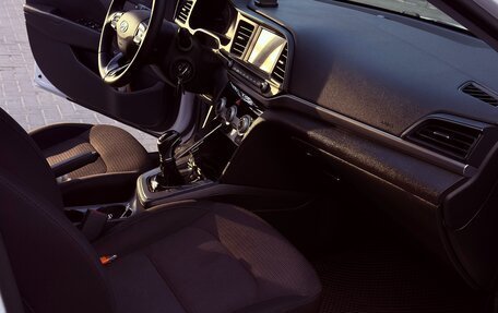 Hyundai Elantra VI рестайлинг, 2019 год, 1 650 000 рублей, 5 фотография