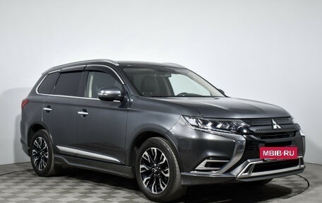 Mitsubishi Outlander III рестайлинг 3, 2018 год, 2 100 000 рублей, 3 фотография