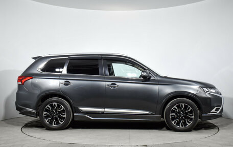 Mitsubishi Outlander III рестайлинг 3, 2018 год, 2 100 000 рублей, 4 фотография