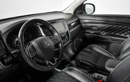 Mitsubishi Outlander III рестайлинг 3, 2018 год, 2 100 000 рублей, 9 фотография