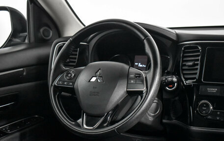 Mitsubishi Outlander III рестайлинг 3, 2018 год, 2 100 000 рублей, 14 фотография