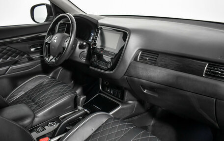 Mitsubishi Outlander III рестайлинг 3, 2018 год, 2 100 000 рублей, 13 фотография