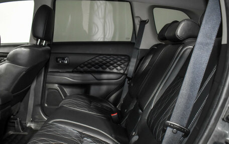 Mitsubishi Outlander III рестайлинг 3, 2018 год, 2 100 000 рублей, 12 фотография