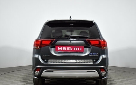 Mitsubishi Outlander III рестайлинг 3, 2018 год, 2 100 000 рублей, 6 фотография
