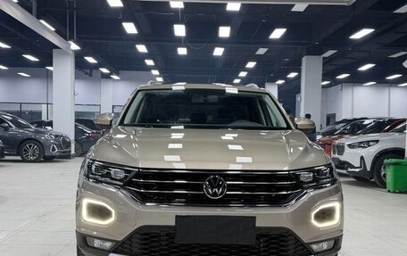 Volkswagen T-Roc I, 2022 год, 2 000 000 рублей, 2 фотография