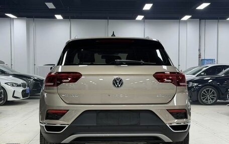 Volkswagen T-Roc I, 2022 год, 2 000 000 рублей, 5 фотография