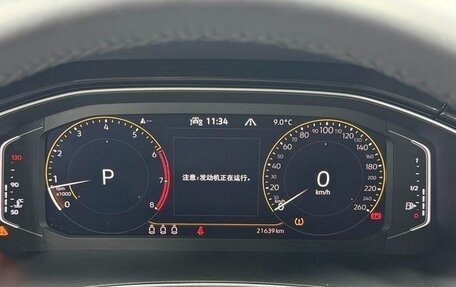 Volkswagen T-Roc I, 2022 год, 2 000 000 рублей, 10 фотография