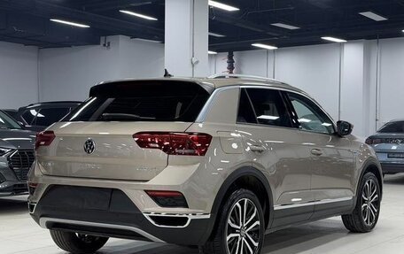 Volkswagen T-Roc I, 2022 год, 2 000 000 рублей, 6 фотография