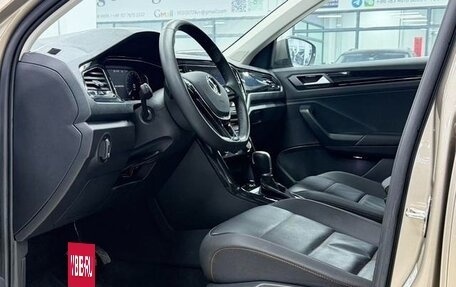 Volkswagen T-Roc I, 2022 год, 2 000 000 рублей, 17 фотография