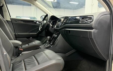 Volkswagen T-Roc I, 2022 год, 2 000 000 рублей, 18 фотография