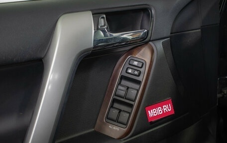 Toyota Land Cruiser Prado 150 рестайлинг 2, 2015 год, 4 400 000 рублей, 13 фотография