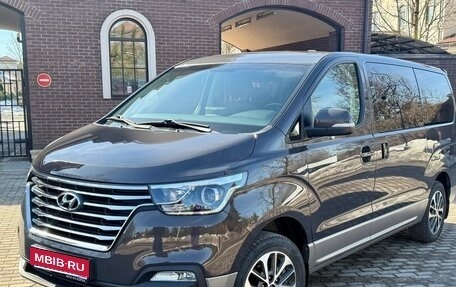 Hyundai Grand Starex Grand Starex I рестайлинг 2, 2019 год, 4 400 000 рублей, 1 фотография