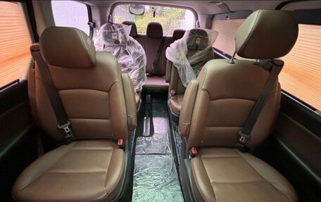 Hyundai Grand Starex Grand Starex I рестайлинг 2, 2019 год, 4 400 000 рублей, 28 фотография