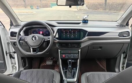 Volkswagen T-Cross I, 2023 год, 1 700 000 рублей, 9 фотография