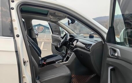 Volkswagen T-Cross I, 2023 год, 1 700 000 рублей, 13 фотография