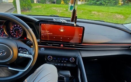 Hyundai Elantra VI рестайлинг, 2021 год, 1 800 000 рублей, 4 фотография