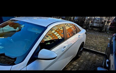 Hyundai Elantra VI рестайлинг, 2021 год, 1 800 000 рублей, 10 фотография