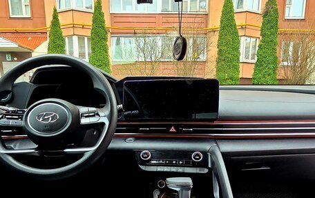 Hyundai Elantra VI рестайлинг, 2021 год, 1 800 000 рублей, 9 фотография