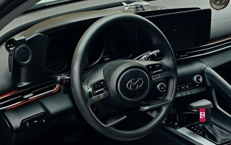 Hyundai Elantra VI рестайлинг, 2021 год, 1 800 000 рублей, 13 фотография