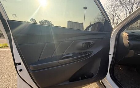 Toyota Yaris XP150 рестайлинг, 2022 год, 1 200 000 рублей, 8 фотография