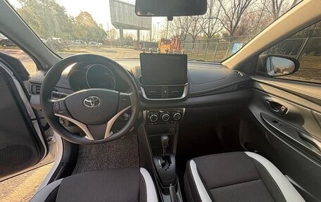 Toyota Yaris XP150 рестайлинг, 2022 год, 1 200 000 рублей, 9 фотография