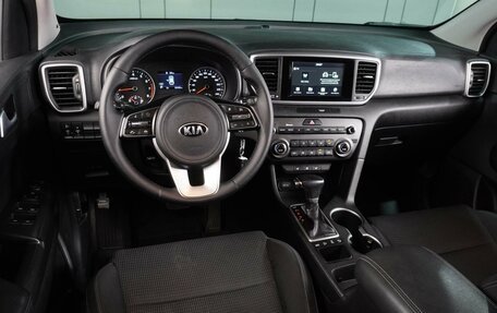 KIA Sportage IV рестайлинг, 2018 год, 2 399 000 рублей, 6 фотография