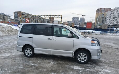 Toyota Voxy II, 2002 год, 950 000 рублей, 1 фотография