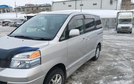 Toyota Voxy II, 2002 год, 950 000 рублей, 3 фотография