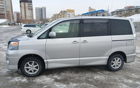 Toyota Voxy II, 2002 год, 950 000 рублей, 4 фотография
