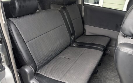 Toyota Voxy II, 2002 год, 950 000 рублей, 11 фотография