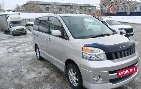 Toyota Voxy II, 2002 год, 950 000 рублей, 8 фотография