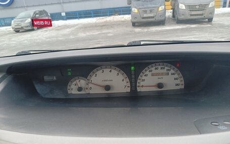 Toyota Voxy II, 2002 год, 950 000 рублей, 10 фотография