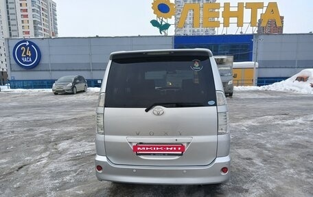 Toyota Voxy II, 2002 год, 950 000 рублей, 6 фотография
