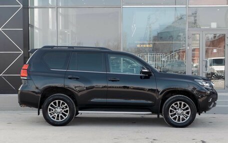 Toyota Land Cruiser Prado 150 рестайлинг 2, 2019 год, 6 930 000 рублей, 4 фотография