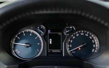 Toyota Land Cruiser Prado 150 рестайлинг 2, 2019 год, 6 930 000 рублей, 12 фотография