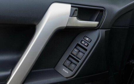 Toyota Land Cruiser Prado 150 рестайлинг 2, 2019 год, 6 930 000 рублей, 17 фотография